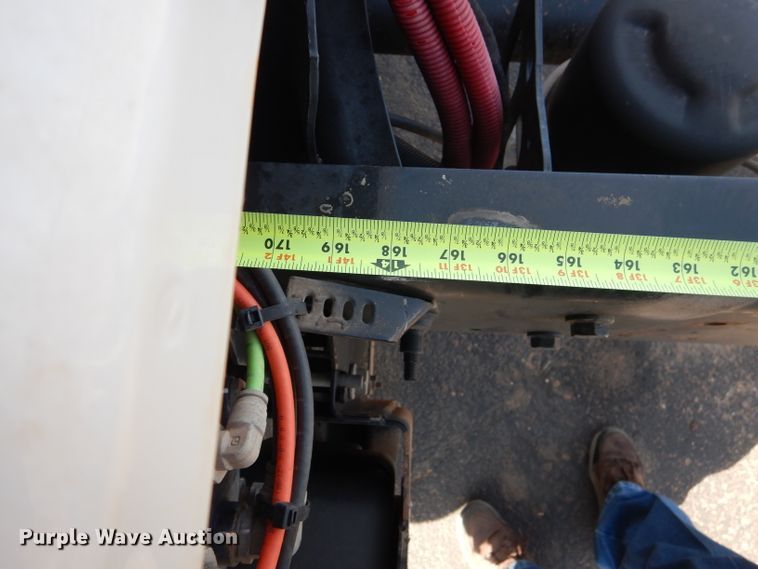 image for item HC9117 2013 Ford F750 Super Duty  truck cab and chassis