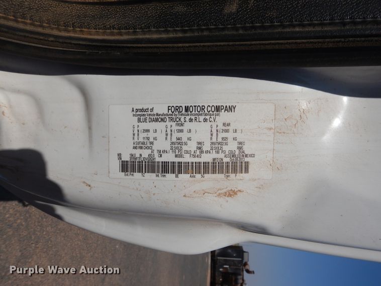 image for item HC9117 2013 Ford F750 Super Duty  truck cab and chassis