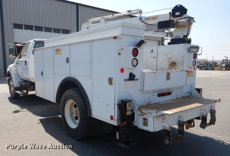 image for item HC9118 2007 Ford F650 Super Duty  utility truck with crane