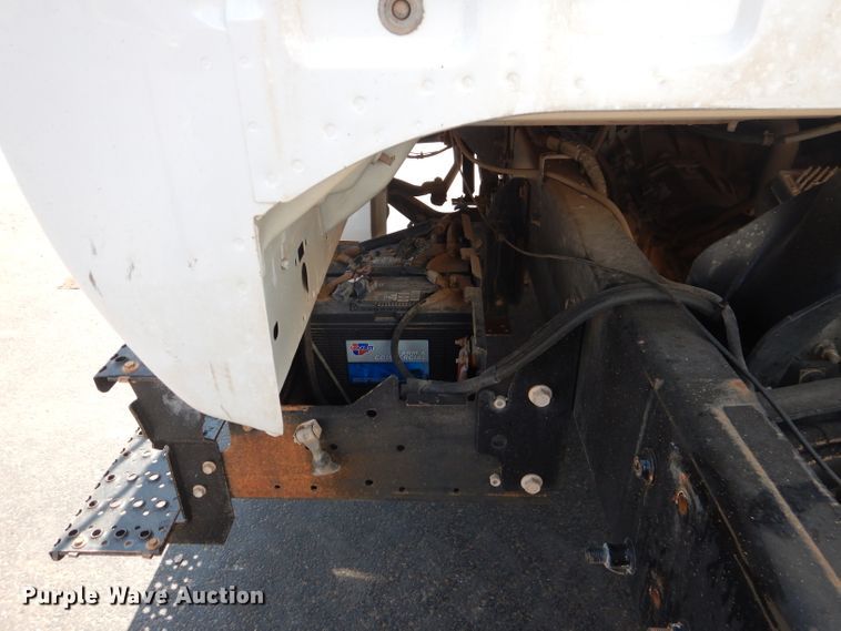 image for item HC9118 2007 Ford F650 Super Duty  utility truck with crane