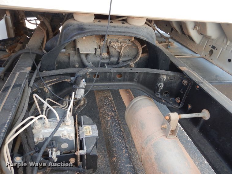 image for item HC9118 2007 Ford F650 Super Duty  utility truck with crane