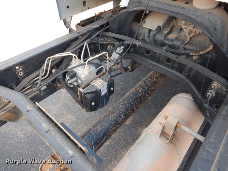 image for item HC9118 2007 Ford F650 Super Duty  utility truck with crane