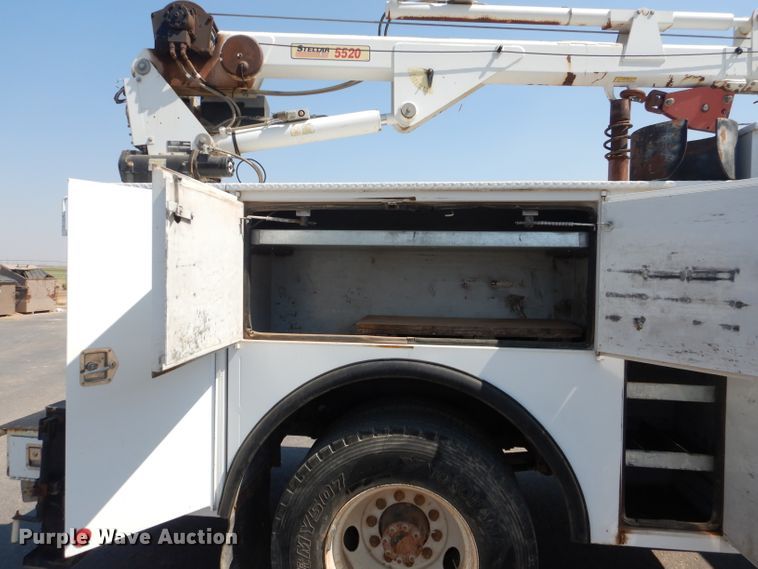 image for item HC9118 2007 Ford F650 Super Duty  utility truck with crane