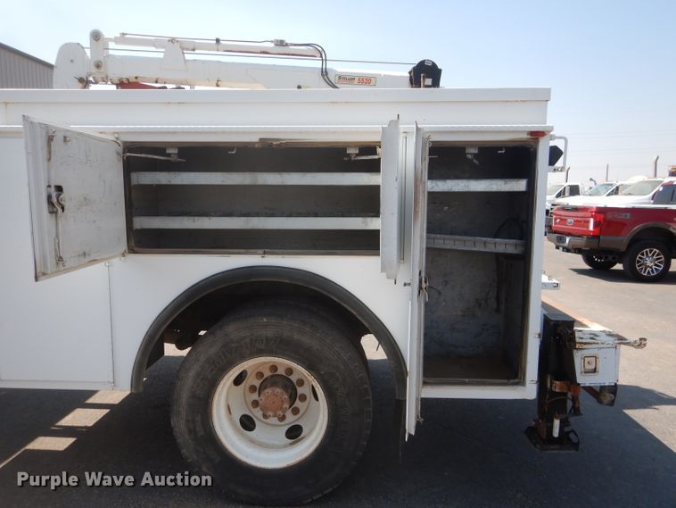 image for item HC9118 2007 Ford F650 Super Duty  utility truck with crane