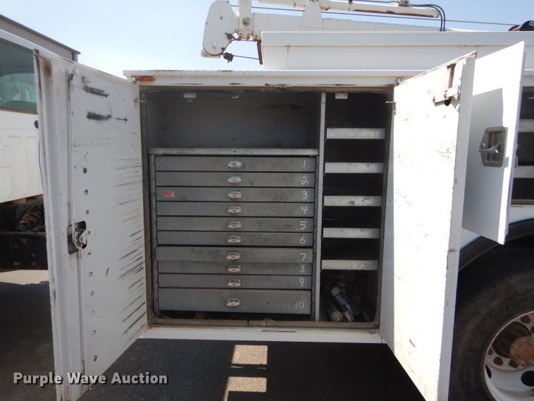 image for item HC9118 2007 Ford F650 Super Duty  utility truck with crane