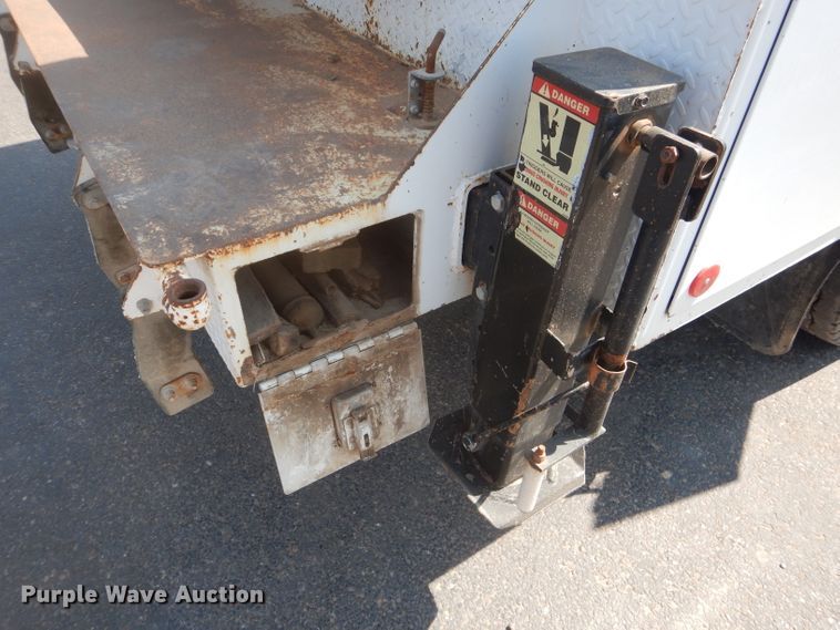 image for item HC9118 2007 Ford F650 Super Duty  utility truck with crane