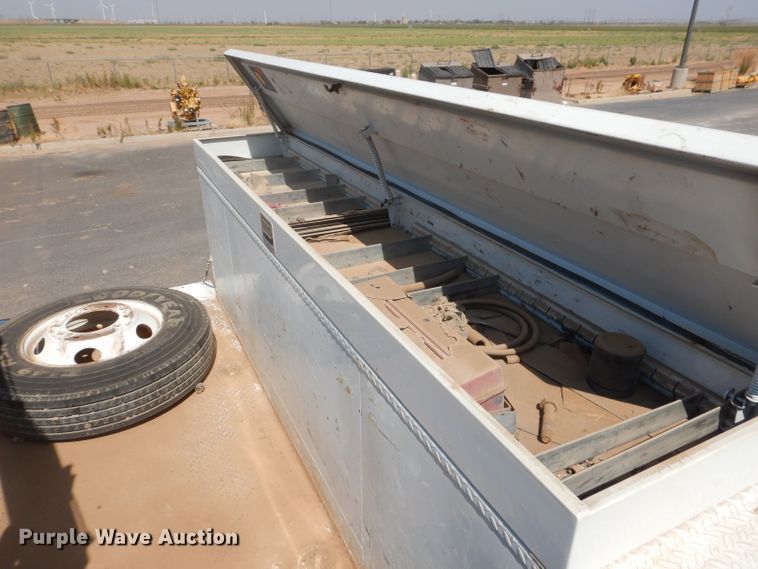 image for item HC9118 2007 Ford F650 Super Duty  utility truck with crane