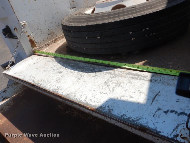 image for item HC9118 2007 Ford F650 Super Duty  utility truck with crane