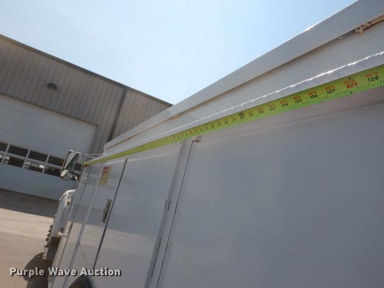 image for item HC9118 2007 Ford F650 Super Duty  utility truck with crane