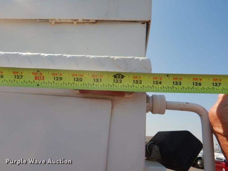 image for item HC9118 2007 Ford F650 Super Duty  utility truck with crane