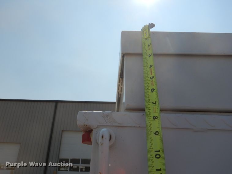 image for item HC9118 2007 Ford F650 Super Duty  utility truck with crane