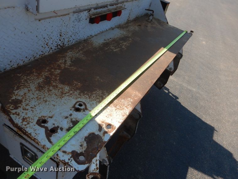 image for item HC9118 2007 Ford F650 Super Duty  utility truck with crane