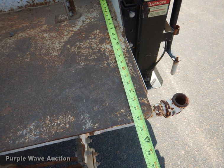 image for item HC9118 2007 Ford F650 Super Duty  utility truck with crane