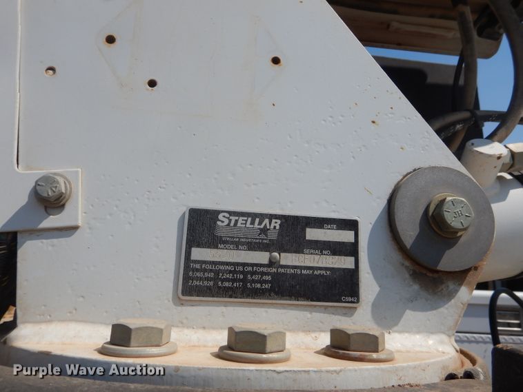 image for item HC9118 2007 Ford F650 Super Duty  utility truck with crane