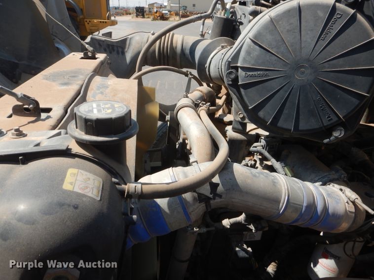 image for item HC9118 2007 Ford F650 Super Duty  utility truck with crane