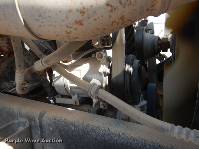 image for item HC9118 2007 Ford F650 Super Duty  utility truck with crane