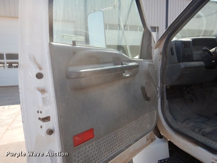 image for item HC9118 2007 Ford F650 Super Duty  utility truck with crane