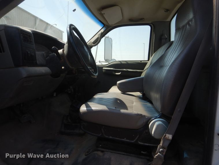 image for item HC9118 2007 Ford F650 Super Duty  utility truck with crane