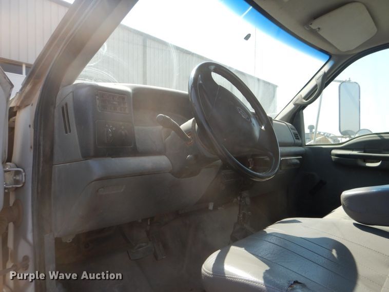 image for item HC9118 2007 Ford F650 Super Duty  utility truck with crane