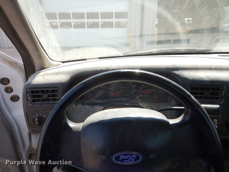 image for item HC9118 2007 Ford F650 Super Duty  utility truck with crane