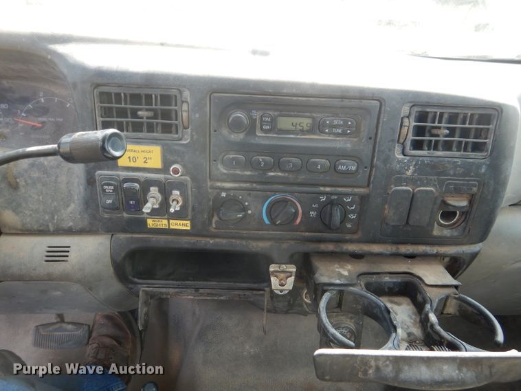 image for item HC9118 2007 Ford F650 Super Duty  utility truck with crane