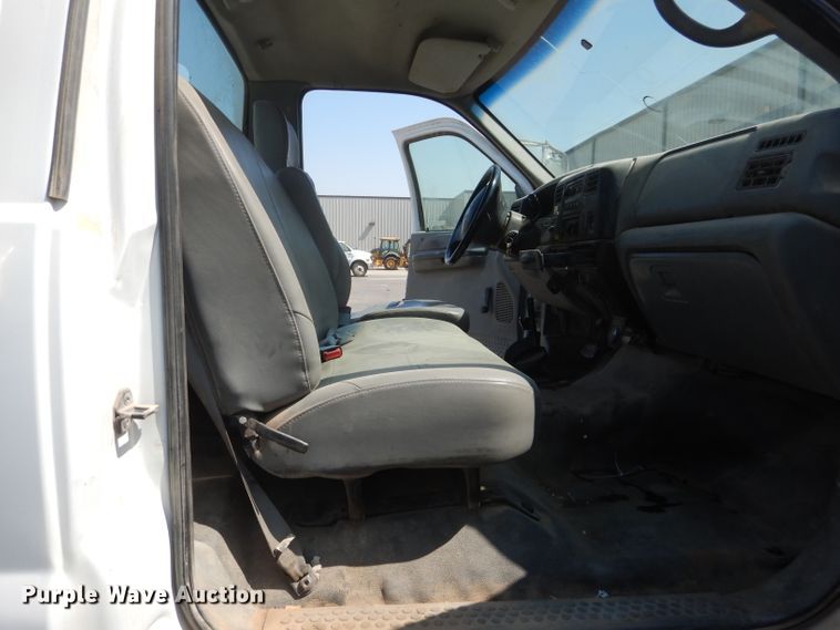 image for item HC9118 2007 Ford F650 Super Duty  utility truck with crane