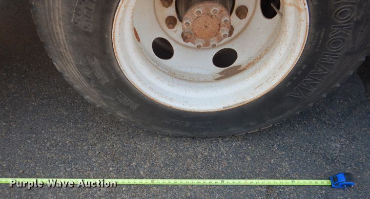 image for item HC9118 2007 Ford F650 Super Duty  utility truck with crane