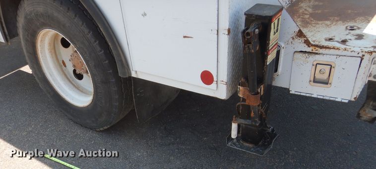 image for item HC9118 2007 Ford F650 Super Duty  utility truck with crane