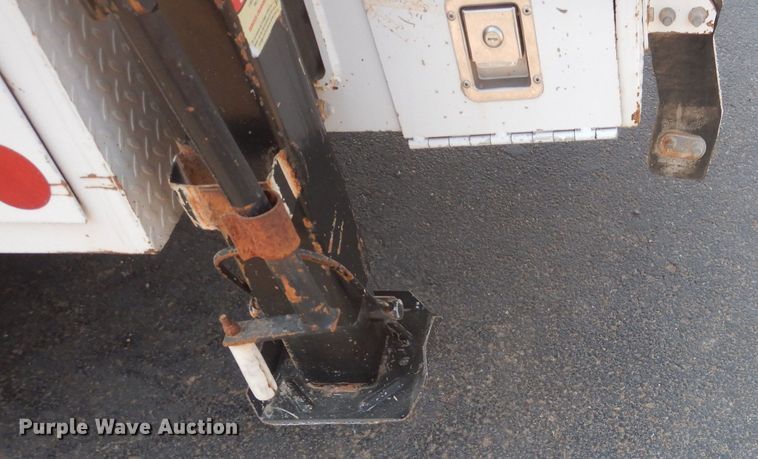 image for item HC9118 2007 Ford F650 Super Duty  utility truck with crane