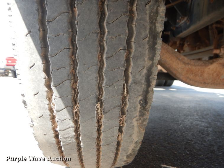 image for item HC9118 2007 Ford F650 Super Duty  utility truck with crane