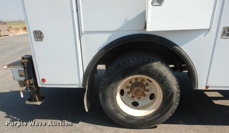 image for item HC9118 2007 Ford F650 Super Duty  utility truck with crane