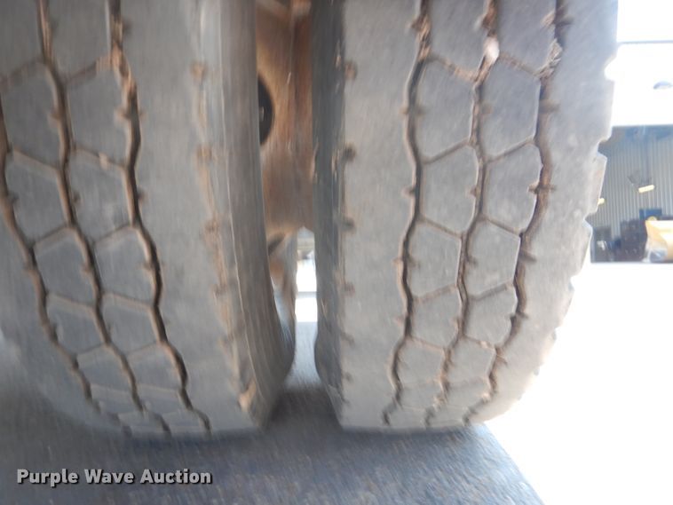 image for item HC9118 2007 Ford F650 Super Duty  utility truck with crane