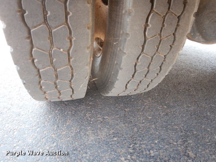 image for item HC9118 2007 Ford F650 Super Duty  utility truck with crane