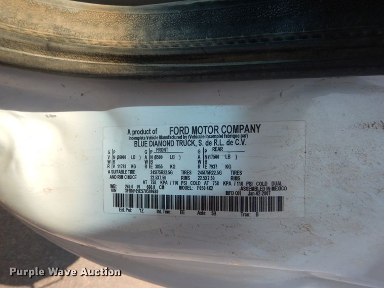 image for item HC9118 2007 Ford F650 Super Duty  utility truck with crane