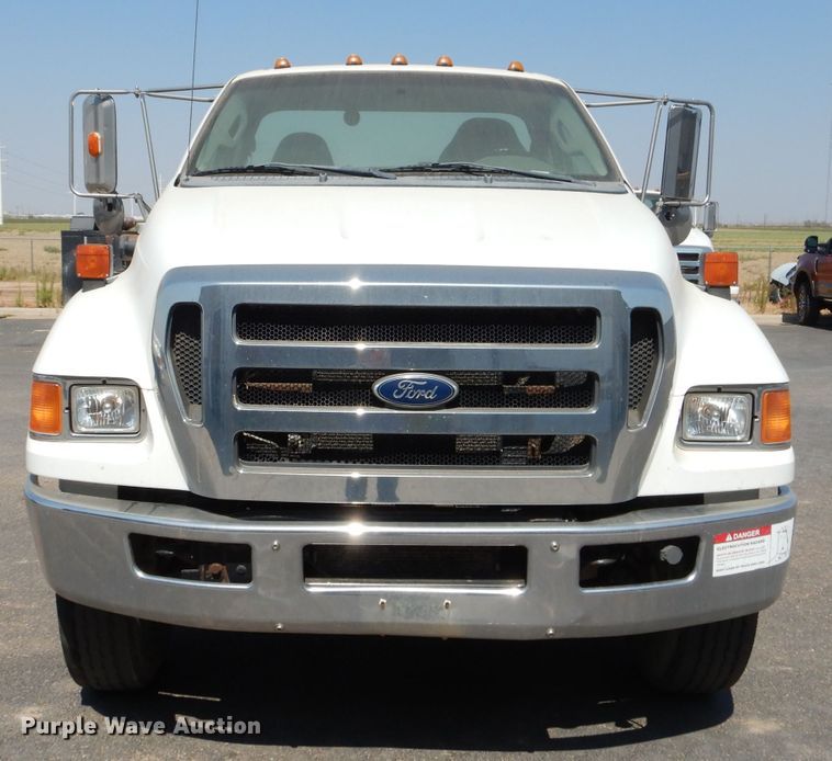 image for item HC9119 2011 Ford F750 Super Duty  truck cab and chassis