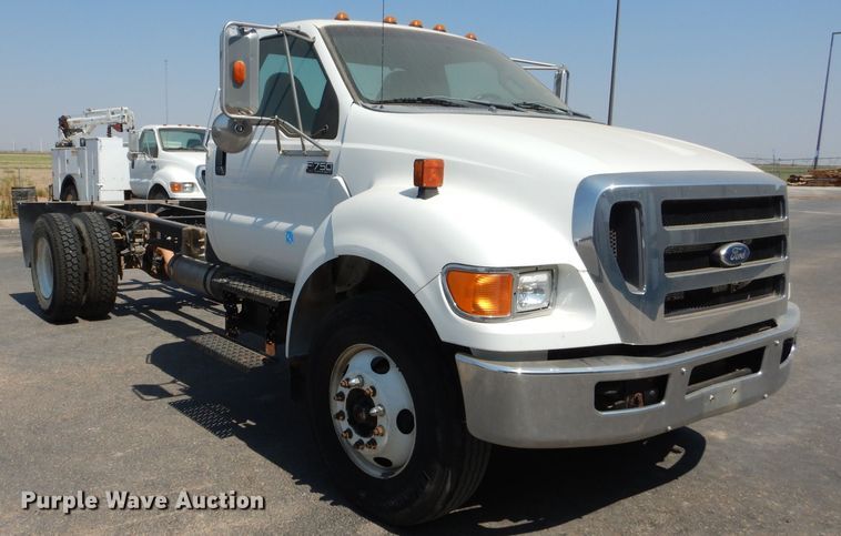 image for item HC9119 2011 Ford F750 Super Duty  truck cab and chassis