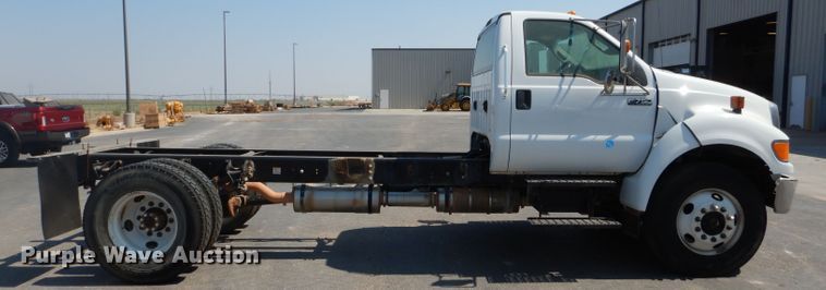 image for item HC9119 2011 Ford F750 Super Duty  truck cab and chassis