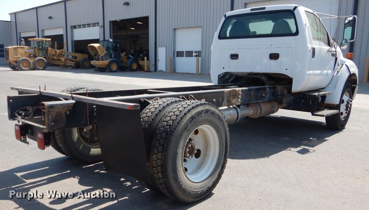 image for item HC9119 2011 Ford F750 Super Duty  truck cab and chassis