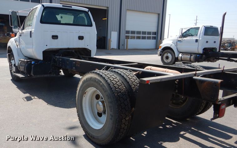 image for item HC9119 2011 Ford F750 Super Duty  truck cab and chassis