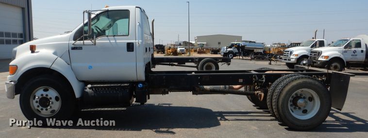 image for item HC9119 2011 Ford F750 Super Duty  truck cab and chassis