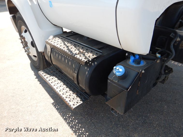 image for item HC9119 2011 Ford F750 Super Duty  truck cab and chassis