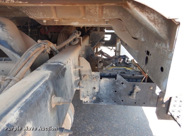 image for item HC9119 2011 Ford F750 Super Duty  truck cab and chassis