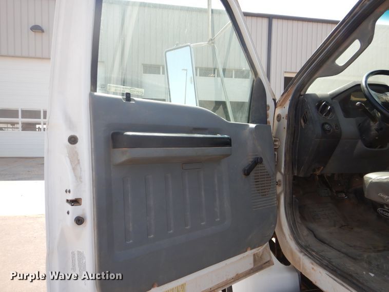 image for item HC9119 2011 Ford F750 Super Duty  truck cab and chassis