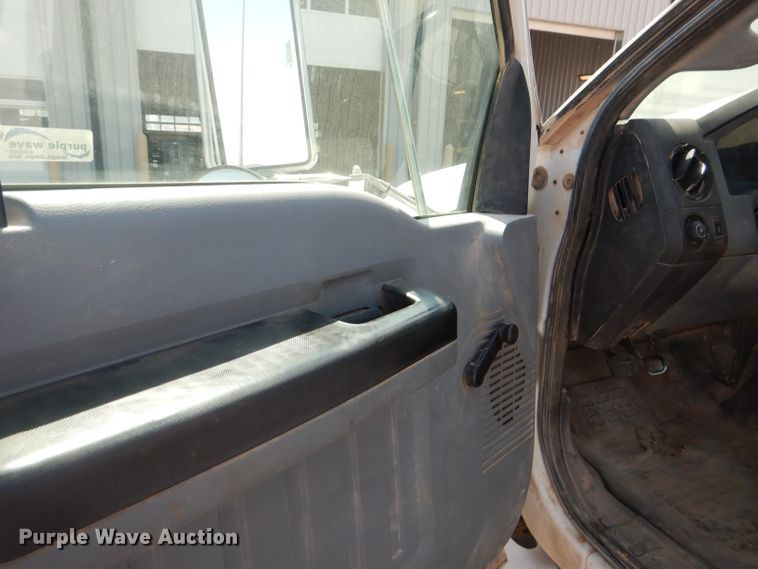 image for item HC9119 2011 Ford F750 Super Duty  truck cab and chassis