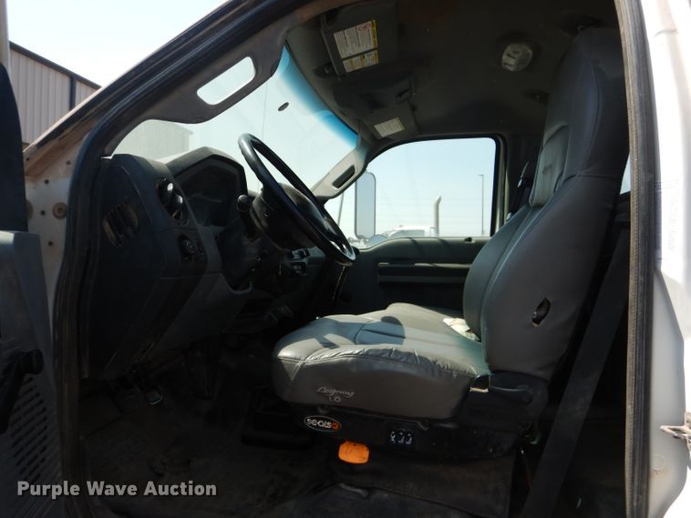 image for item HC9119 2011 Ford F750 Super Duty  truck cab and chassis