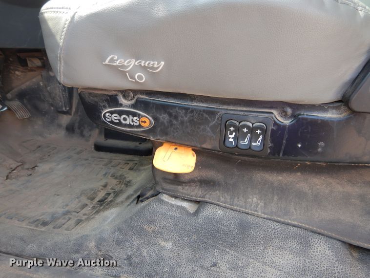 image for item HC9119 2011 Ford F750 Super Duty  truck cab and chassis