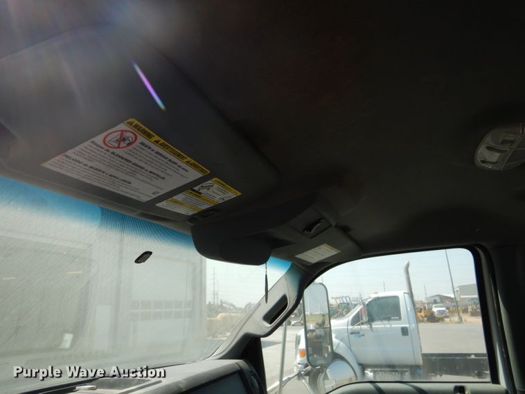 image for item HC9119 2011 Ford F750 Super Duty  truck cab and chassis