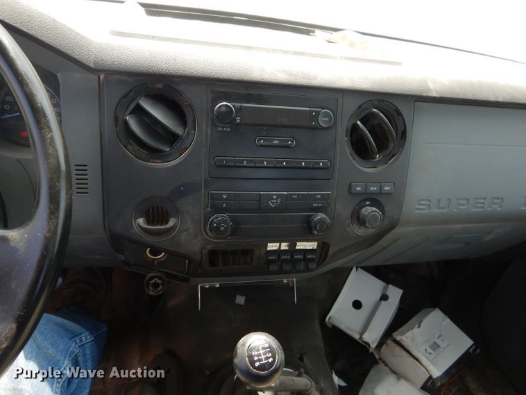 image for item HC9119 2011 Ford F750 Super Duty  truck cab and chassis