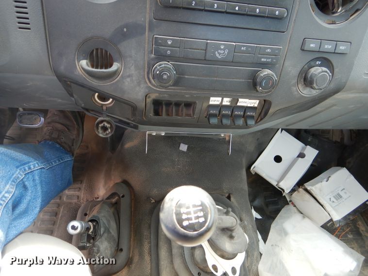 image for item HC9119 2011 Ford F750 Super Duty  truck cab and chassis