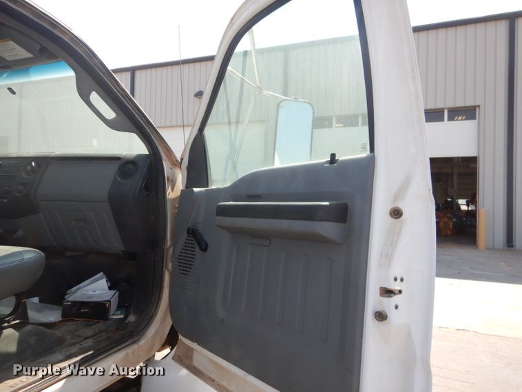 image for item HC9119 2011 Ford F750 Super Duty  truck cab and chassis